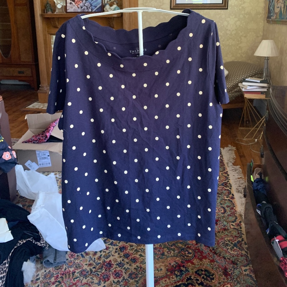 Talbots petites scalloped neck tee. New with tags.‎ Retail 39.50